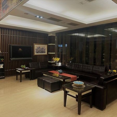 Young Soarlan Hotel - Tainan Luaran gambar