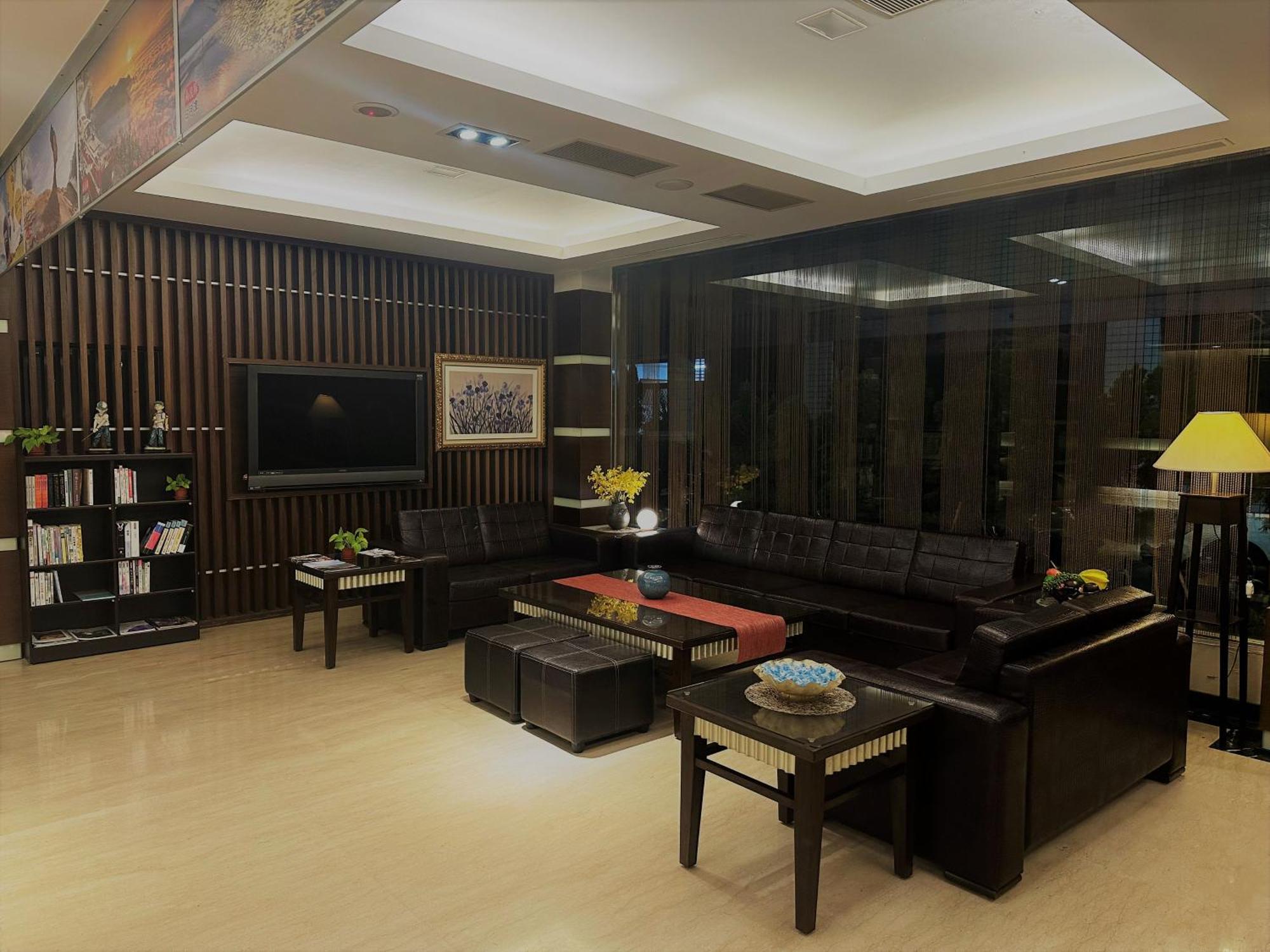 Young Soarlan Hotel - Tainan Luaran gambar