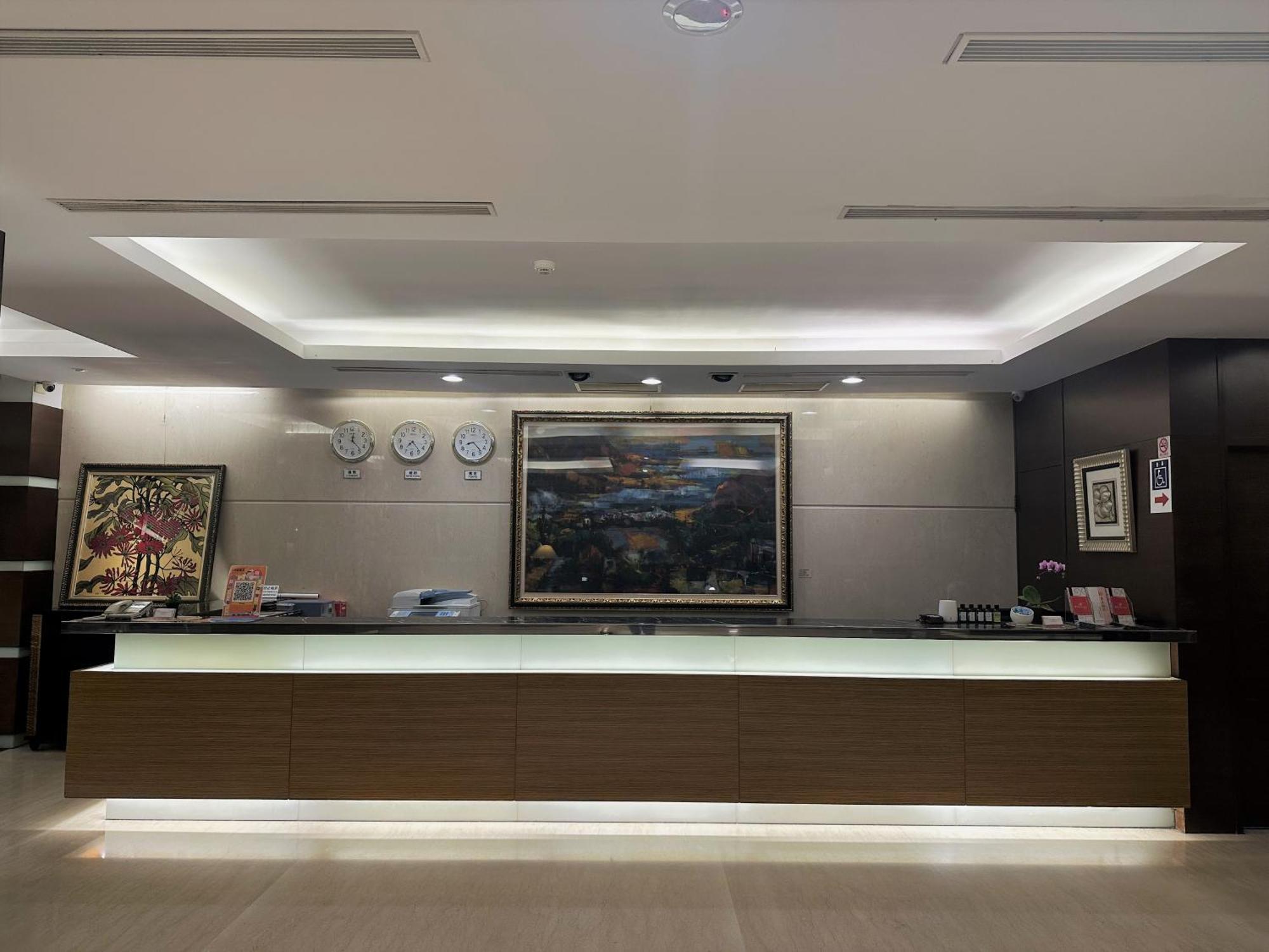 Young Soarlan Hotel - Tainan Luaran gambar