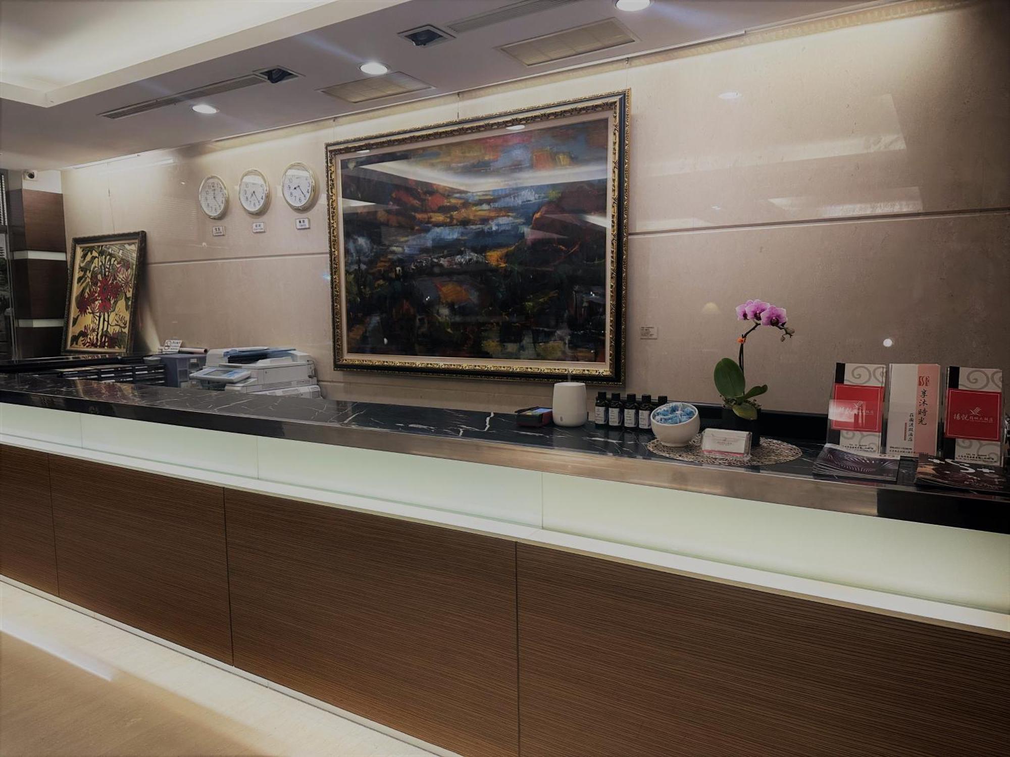 Young Soarlan Hotel - Tainan Luaran gambar
