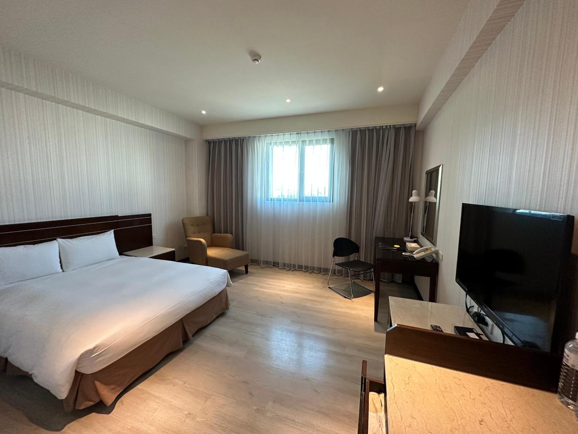 Young Soarlan Hotel - Tainan Luaran gambar