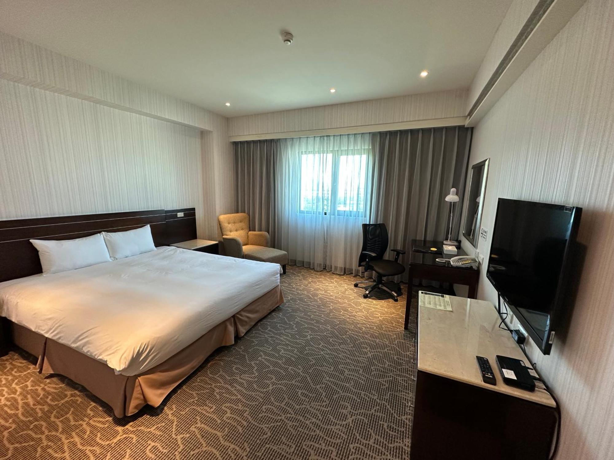 Young Soarlan Hotel - Tainan Luaran gambar