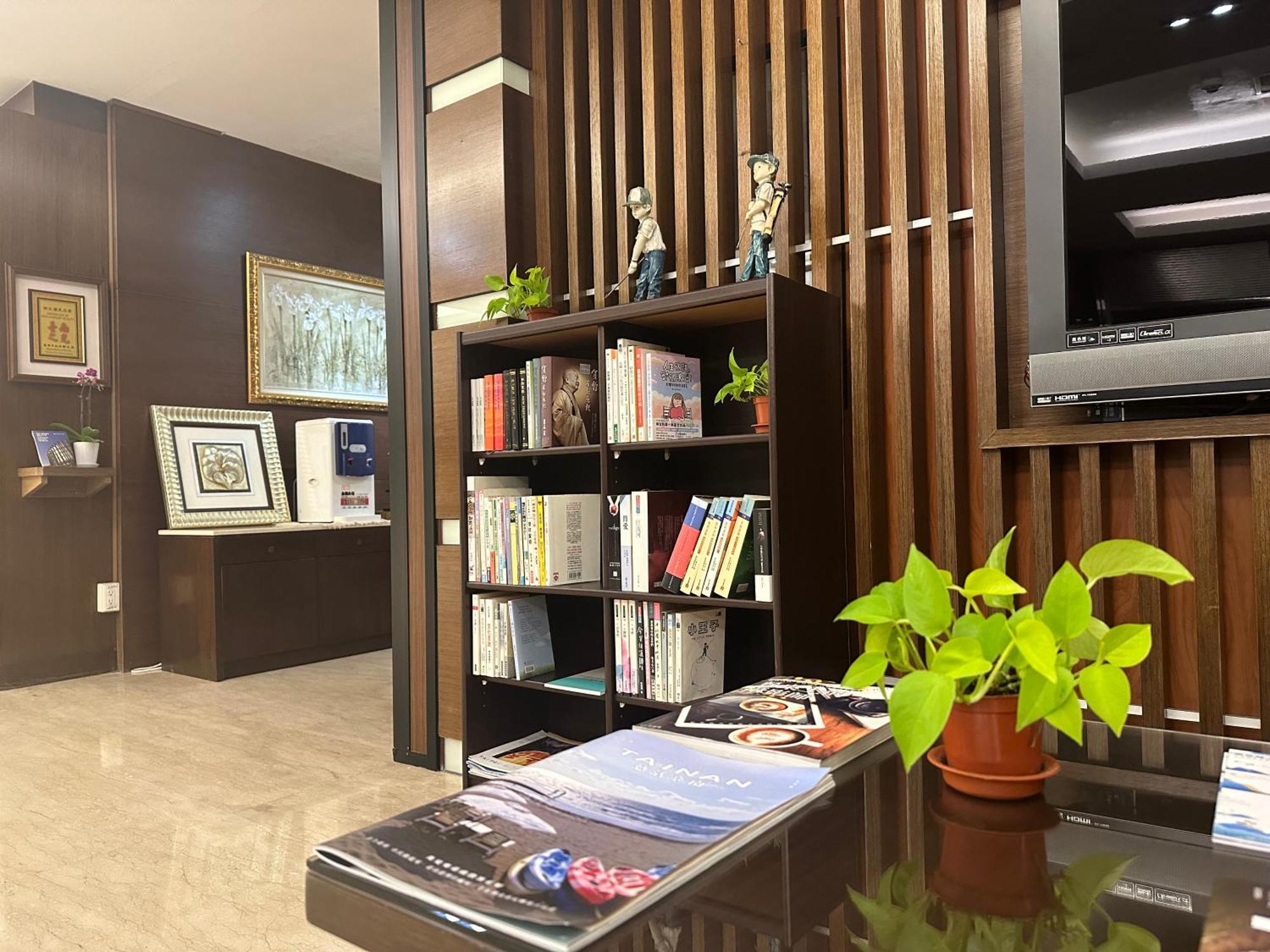 Young Soarlan Hotel - Tainan Luaran gambar