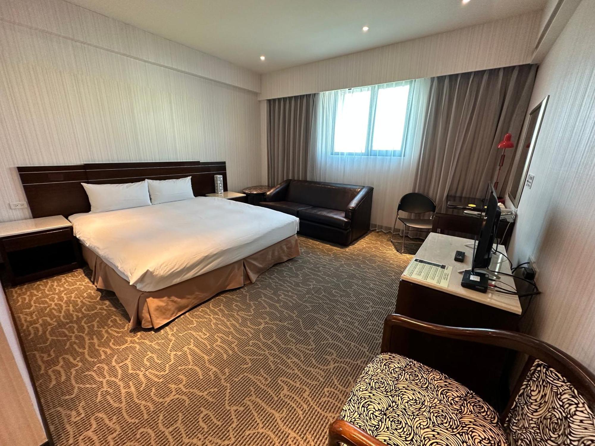 Young Soarlan Hotel - Tainan Luaran gambar
