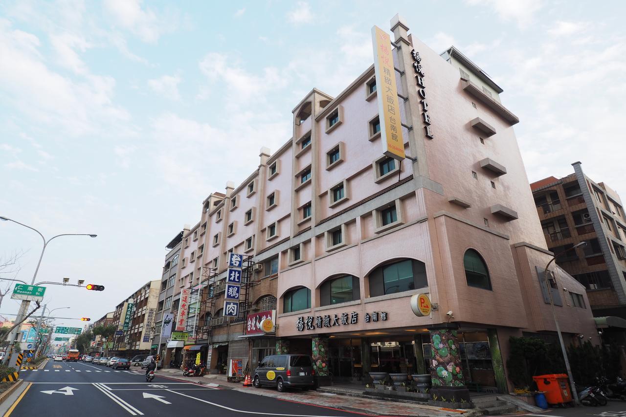 Young Soarlan Hotel - Tainan Luaran gambar