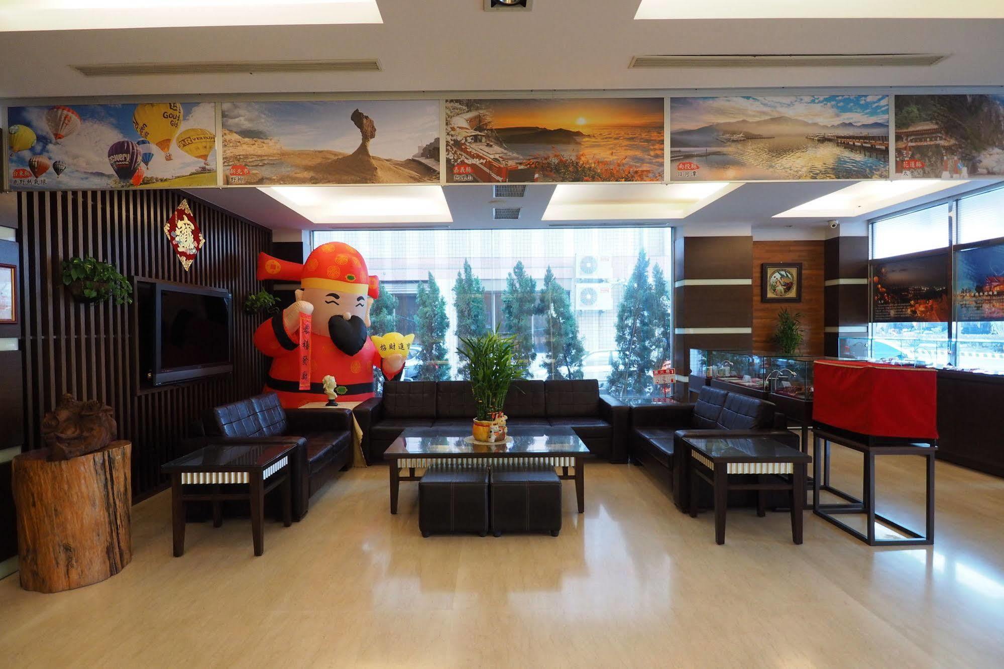 Young Soarlan Hotel - Tainan Luaran gambar