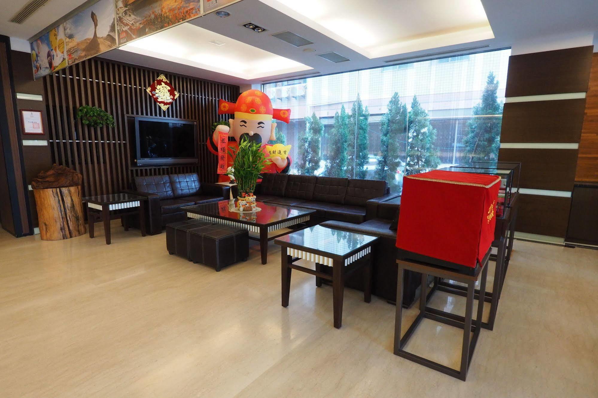 Young Soarlan Hotel - Tainan Luaran gambar