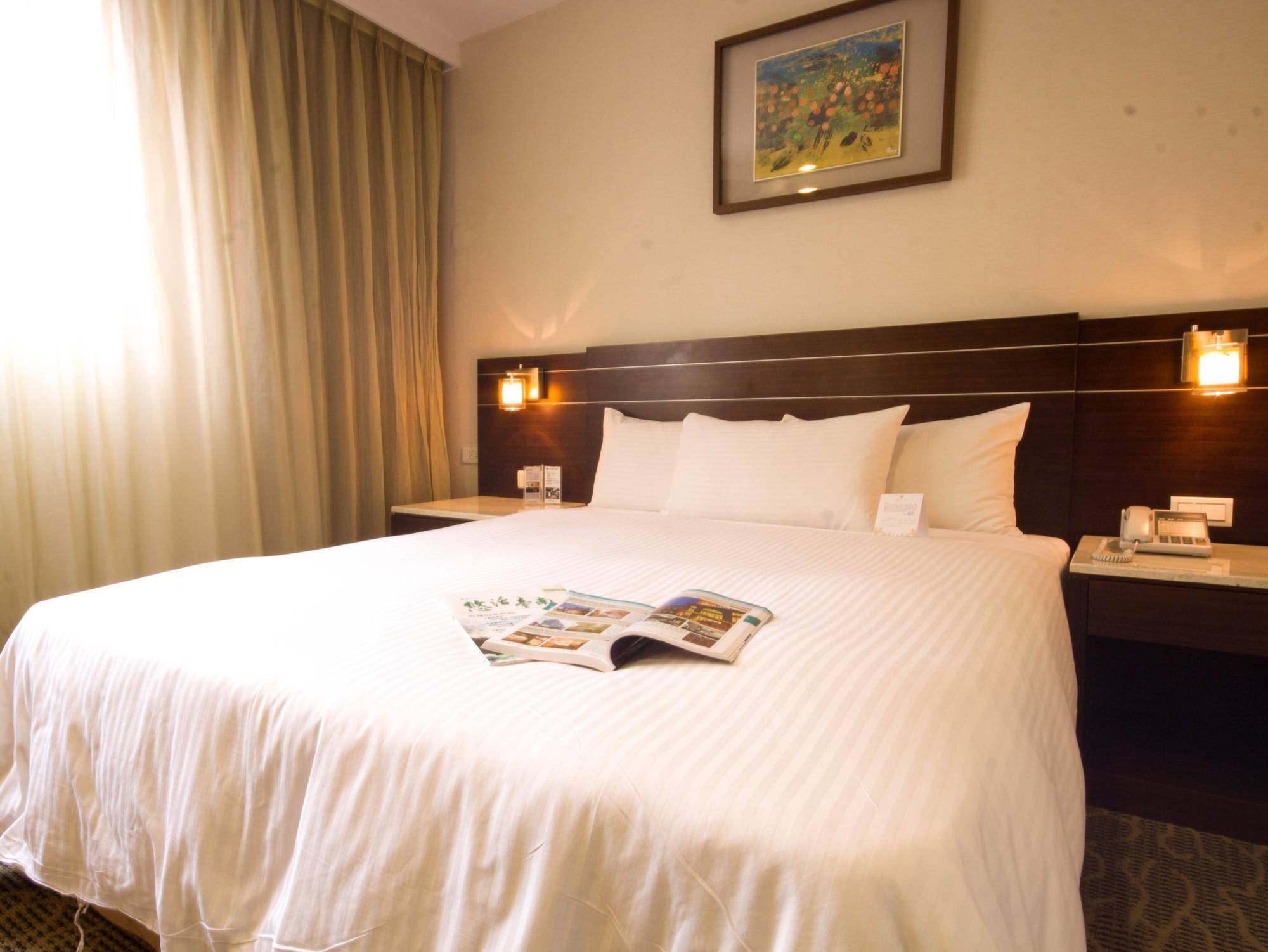 Young Soarlan Hotel - Tainan Luaran gambar