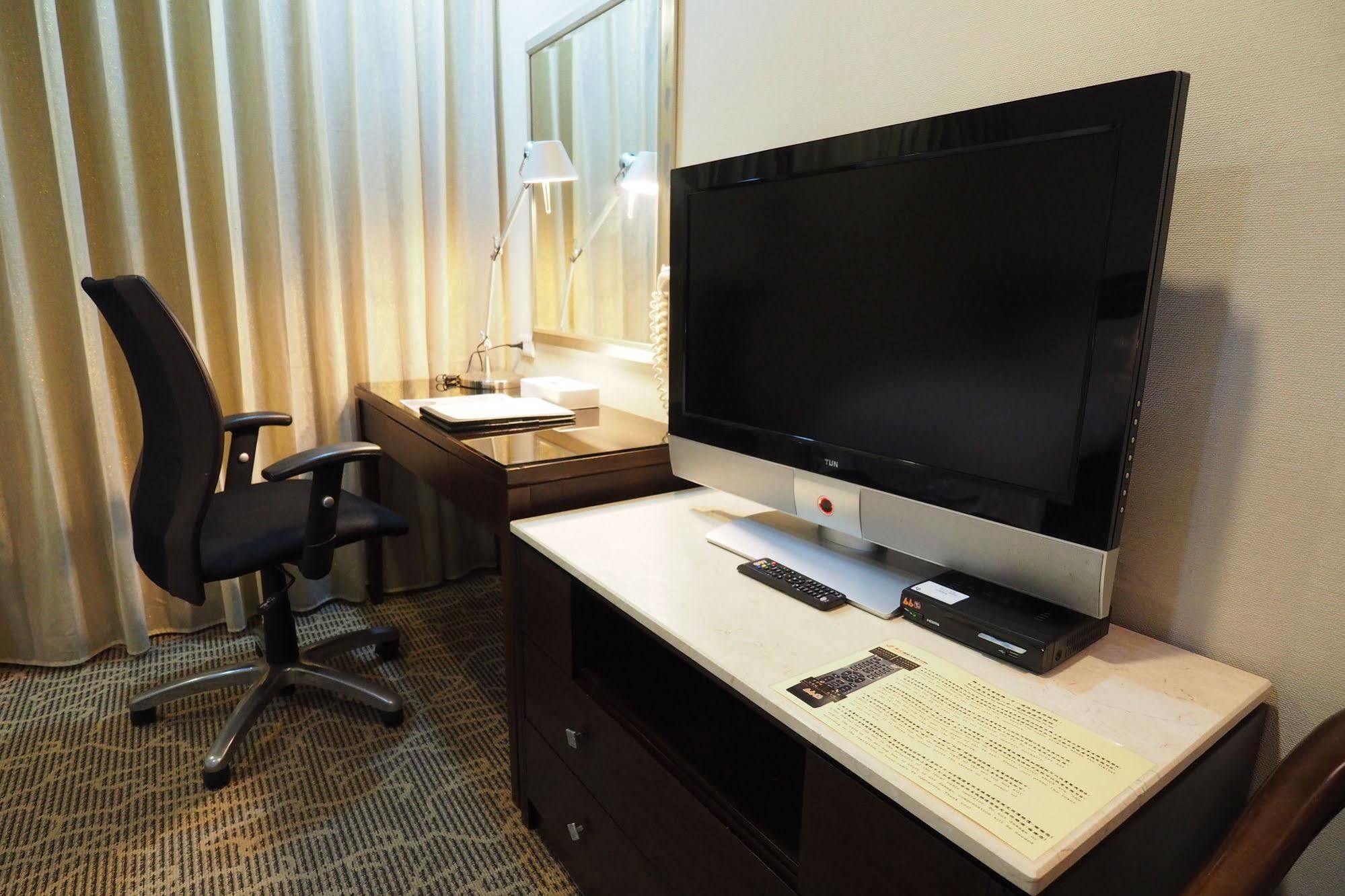 Young Soarlan Hotel - Tainan Luaran gambar
